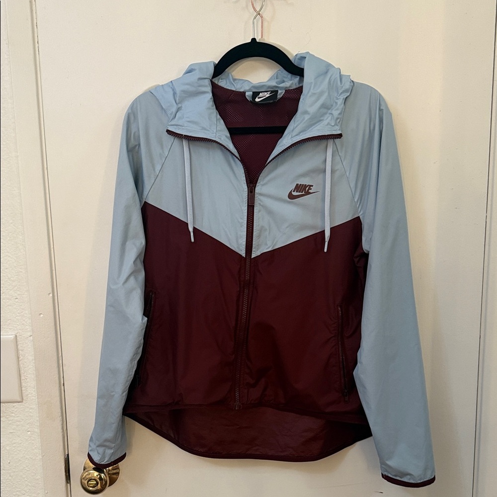 Nike Women's Thin Windbreaker Jacket